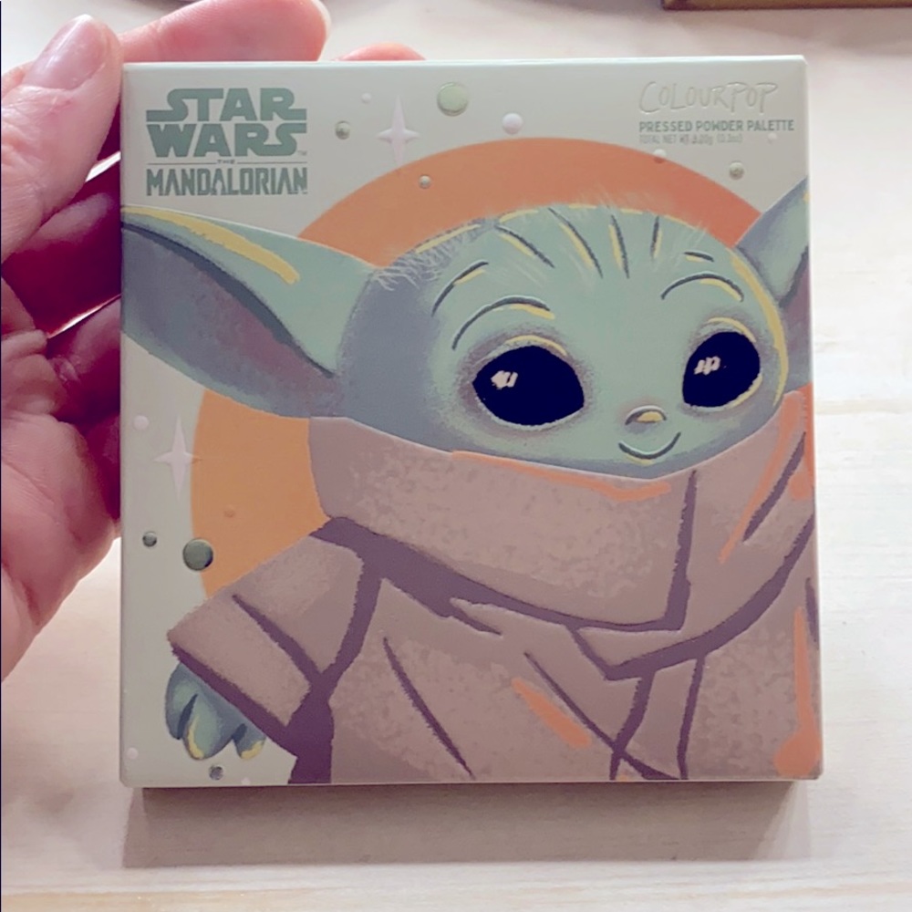 New 💚Colourpop💚 Mandalorian The Child palette 🎨